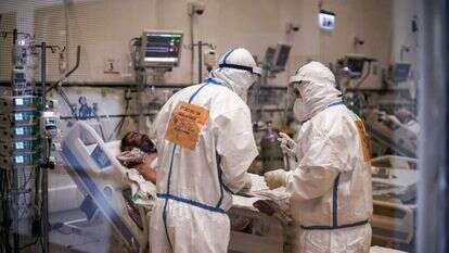 מחלקת קורונה בבית חולים בצפון הארץ. אילוסטרציה. | AFP מחלקת קורונה בבית חולים בצפון הארץ. אילוסטרציה. | AFP