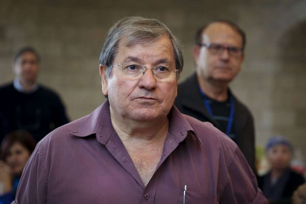 פיני בדש. | הדס פרוש, פלאש 90