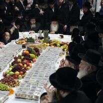 טיש ט"ו בשבט בחסידות מכנובקה-בעלז. בני ברק 2016. | יעקב נאומי, פלאש 90