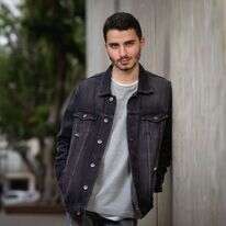 מנור חקק. | אריק סולטן