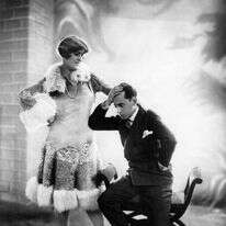 כוכב הקברטים בתקופת ויימאר הסתלק מגרמניה בעוד מועד עם עליית הנאצים לשלטון. קורט בואה עם אמי שטורם באופרטה 'אולי פולי', ברלין, 1926. | גטי אימג