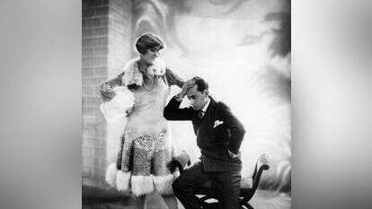 כוכב הקברטים בתקופת ויימאר הסתלק מגרמניה בעוד מועד עם עליית הנאצים לשלטון. קורט בואה עם אמי שטורם באופרטה 'אולי פולי', ברלין, 1926. | גטי אימג