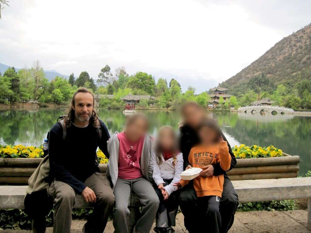 שום דבר לא יכול להשיב אותו לחיים. שניאור חשין ומשפחתו בטיול. | באדיבות המשפחה