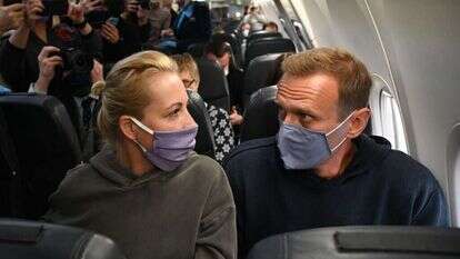 אלכסיי ויוליה נבלני במטוס למוסקבה, השבוע. | AFP