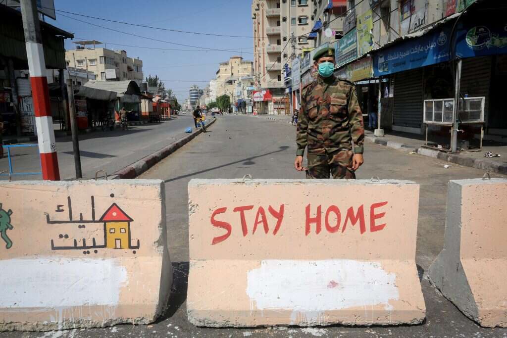 שוטר ברחוב ברפיח, בסגר שהוטל בספטמבר. | עבד רחים קאטיב, פלאש 90 שוטר ברחוב ברפיח, בסגר שהוטל בספטמבר. | עבד רחים קאטיב, פלאש 90