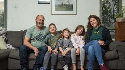 משפחת צרפתי. | גיל אליהו, ג'יני משפחת צרפתי. | גיל אליהו, ג'יני