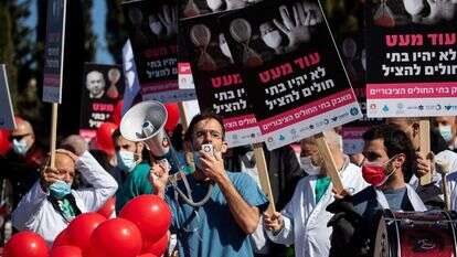 מחאת צוותי בתי החולים בירושלים מול משרד האוצר. | יונתן זינדל, פלאש 90