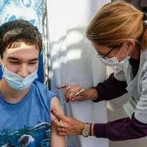 בני נוער מתחסנים בתל אביב. | AFP