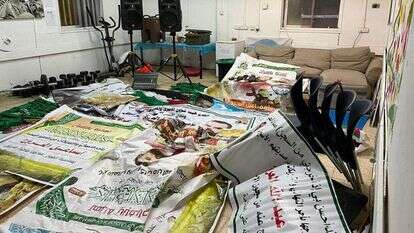 השלל שנתפס בבית המחבל.. | דו''צ