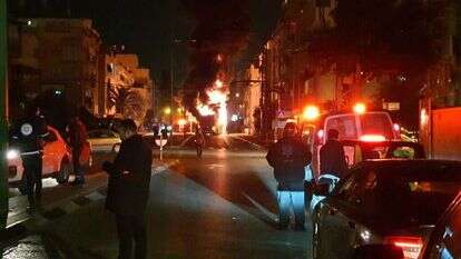 האוטובוס הבוער במהומות בבני ברק. | מוטי אונא תיעוד מבצעי מד״א