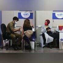 מתחסנים בקופת חולים מכבי. | EPA