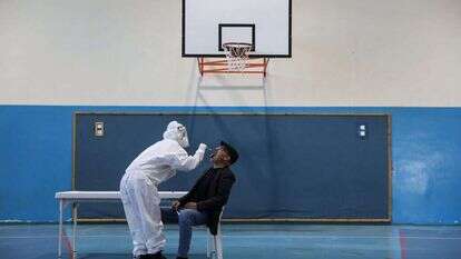 בדיקת קורונה. | EPA