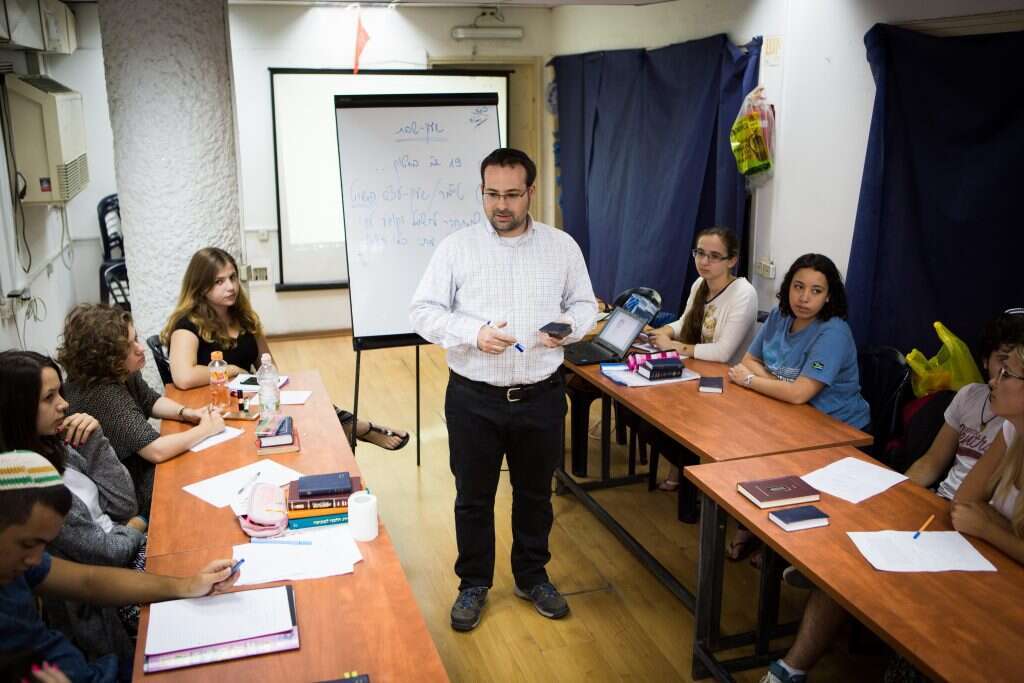 נושא בעל השלכות לאומיות. משתתפים בקורס הגיור "נתיב" למצולמים אין קשר לתוכן המאמר. | אריק סולטן