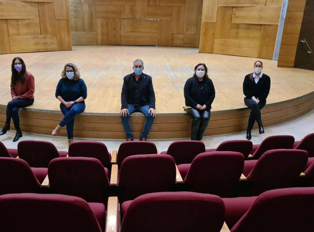 החוקרות יחד עם ראש העיר. | קובי אלנבוגן החוקרות יחד עם ראש העיר. | קובי אלנבוגן