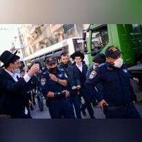 מפגינים מתעמתים עם שוטרים בבני־ברק, השבוע. | תומר נויברג, פלאש 90