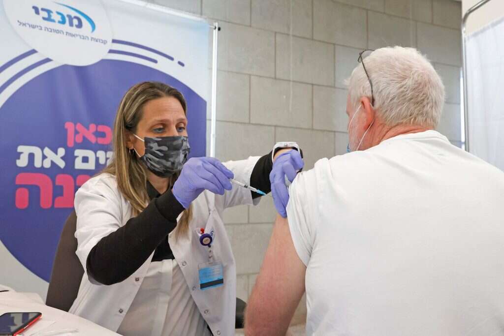 חיסונים לקורונה בהרצליה. | AFP