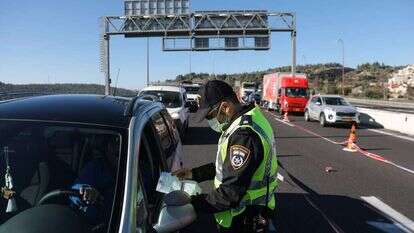 מחסום משטרתי בירושלים, ינואר 2021. | EPA
