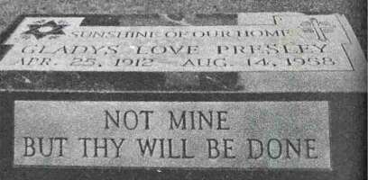 התעקש לשים מגן דוד. המצבה המקורית של האם. | באדיבות המרואיינת התעקש לשים מגן דוד. המצבה המקורית של האם. | באדיבות המרואיינת