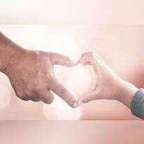 אבא, אני שונה ממך אבל מאד כמוך. | שאטרסטוק