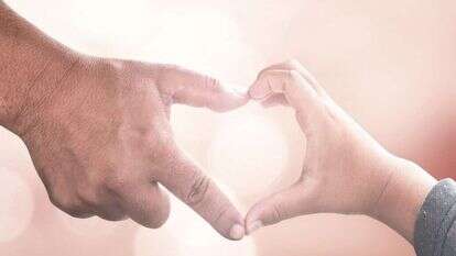 אבא, אני שונה ממך אבל מאד כמוך. | שאטרסטוק