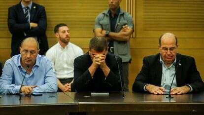 יעלון, אשכנזי וניסנקורן בישיבת סיעת כחול לבן, נובמבר 2019. | אורן בן חקון