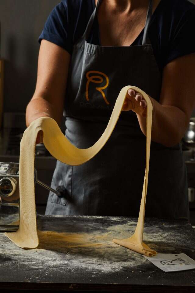 סדנה משפחתית להכנת פסטה. | סופגי