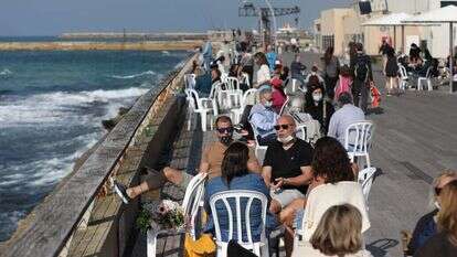 נמל תל אביב לאחר שהוסר הסגר, אתמול. | EPA נמל תל אביב לאחר שהוסר הסגר, אתמול. | EPA