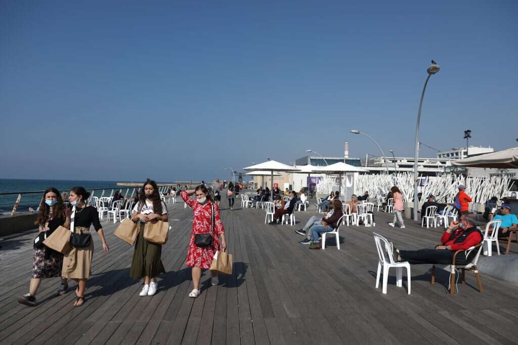 נמל תל אביב לאחר שהוסר הסגר, אתמול. | EPA נמל תל אביב לאחר שהוסר הסגר, אתמול. | EPA