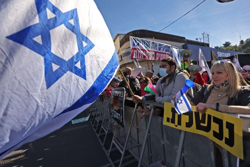 הפגנה מחוץ לבית המשפט, הבוקר. | AFP