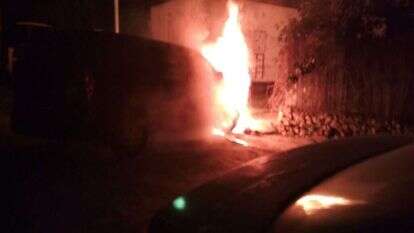 רכב שהוצת ברמלה. | דביר קולא