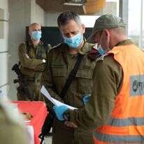 הרמטכ"ל אביב כוכבי עם חיילי פיקוד העורף, מאי 2020. | דובר צהל