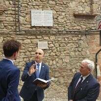 דרור אידר עם גבריאל אנטוניו פראטו, ראש עירית ברטינורו (משמאל) ואלפרדו בוסקיני,ראש אגודת איטליה-ישראל בברטינורו. | שגרירות ישראל באיטליה