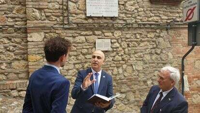 דרור אידר עם גבריאל אנטוניו פראטו, ראש עירית ברטינורו (משמאל) ואלפרדו בוסקיני,ראש אגודת איטליה-ישראל בברטינורו. | שגרירות ישראל באיטליה דרור אידר עם גבריאל אנטוניו פראטו, ראש עירית ברטינורו (משמאל) ואלפרדו בוסקיני,ראש אגודת איטליה-ישראל בברטינורו. | שגרירות ישראל באיטליה