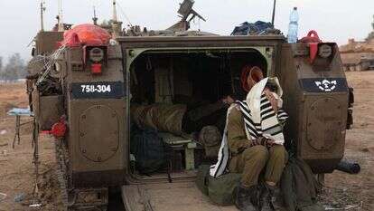 יעקב נאומי, פלאש 90