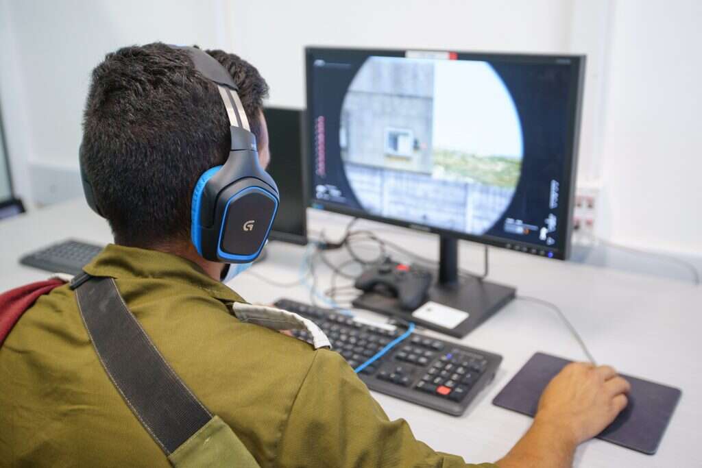 קרבות מציאותיים מהעבר הופכים לתרגיל. סא"ל מ'. | אנצ'ו גוש, ג'יני