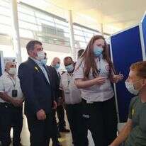 השר אשכנזי במבצע לחיסון הדיפלומטיים הישראלים. | משרד החוץ