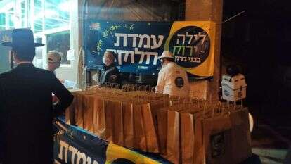 עמדת חלוקה. | דנה בצלאל