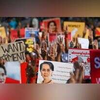 מפגינים במיאנמר נגד הצבא. | AFP