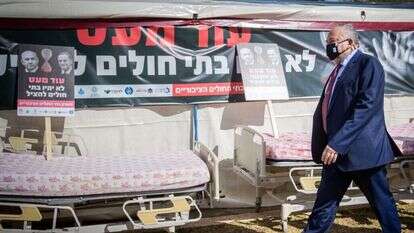 ימין מדיני ושמאל חברתי. ליברמן בסיור במאהל המחאה בקריית הממשלה, בחודש שעבר. | יונתן זינדל, פלאש 90