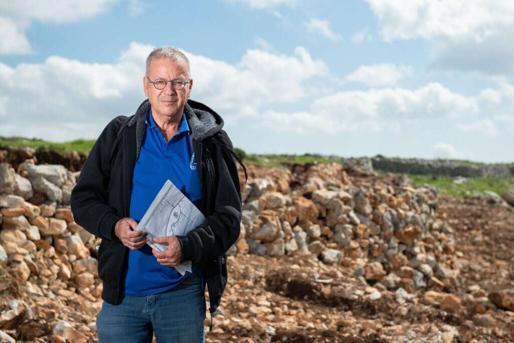 שוקי לוין באתר הארכיאולוגי, השבוע. | שריה דיאמנט