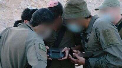 כוחות הקומנדו באימון תפיסת מחבלים/מבריחי סמים. | דו"ץ