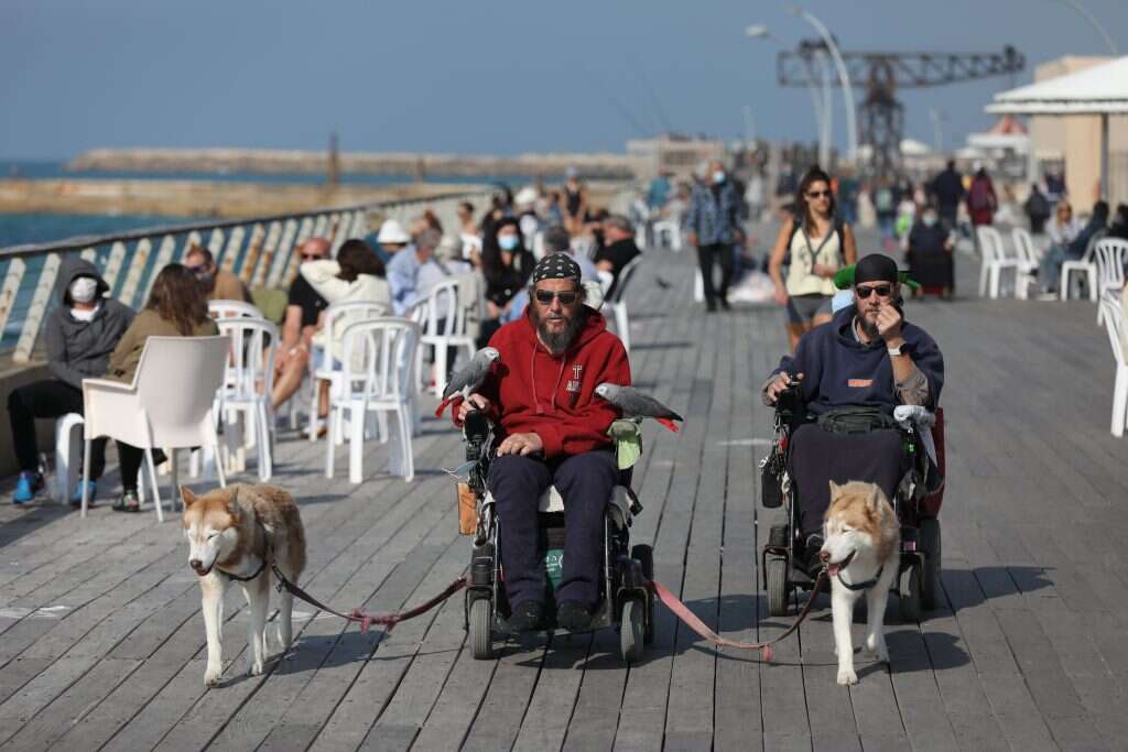יוצאים מהסגר. | EPA
