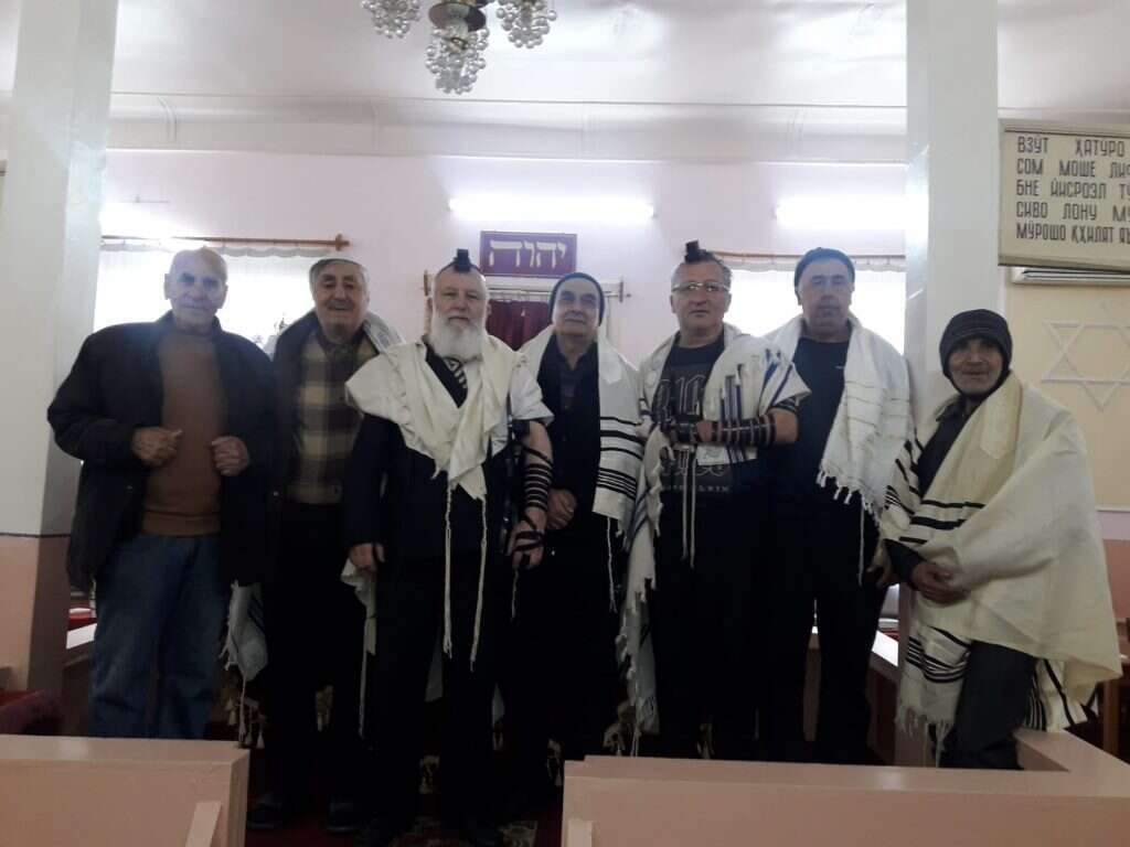 הרב שלמה בבייב עם הקהילה היהודית באוזבקיסטן הרב שלמה בבייב עם הקהילה היהודית באוזבקיסטן