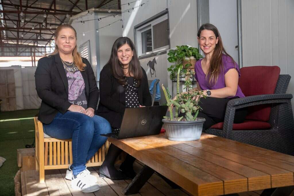 לגיטימי להקדיש זמן למשפחה. מימין לשמאל: נעה חדד, מיכל לזרוביץ' ומיכל ליטמנוביץ'–מטס. | יוסי אלוני