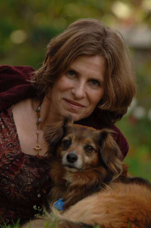 ביקשה להסיר ביקורת משבחת שכתב אביה על ספרה בעילום שם. גליה עוז. | ראובן קסטרו