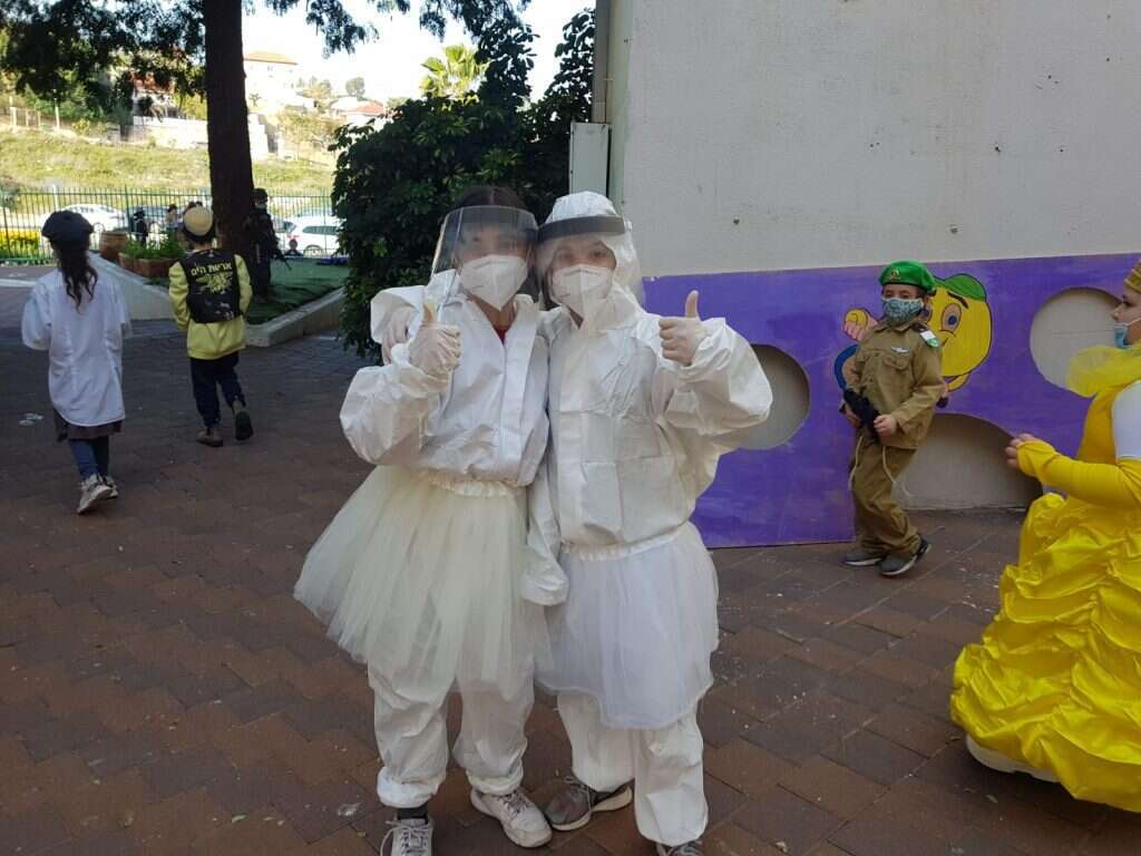 בודקות קורונה: תכלת ברכה ועדי רוקח