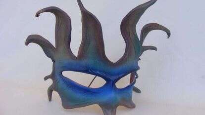 מסכה לפורים. | אלדד בכר