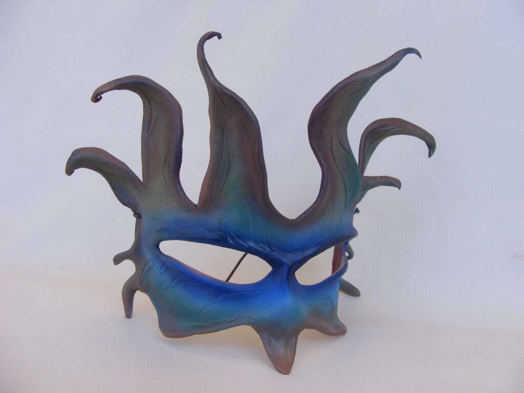 מסכה לפורים. | אלדד בכר