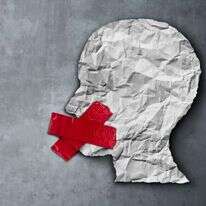 מנגנון הגנה שנועד להסתיר את התחושות שאנחנו בושים בהן. | שאטרסטוק