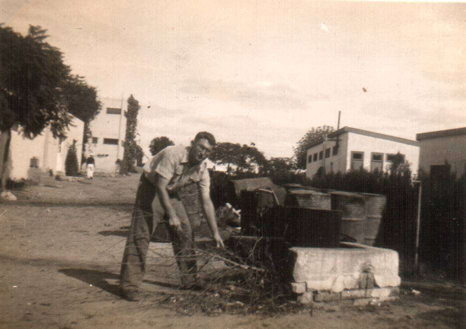 הגנה מפורעים ומבחורים חילונים. פועל בעיינות. | באדיבות המשפחה